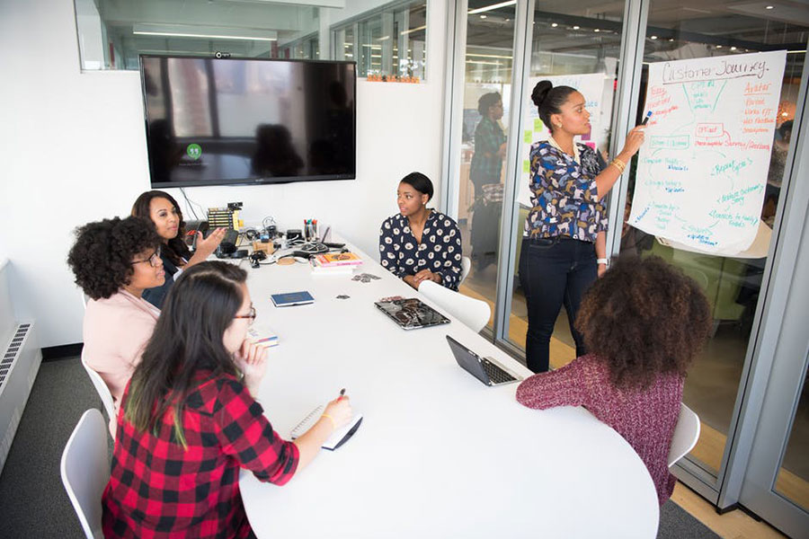 How to Start an Employee of the Month Program that Isn't Lame: A Guide for Bosses